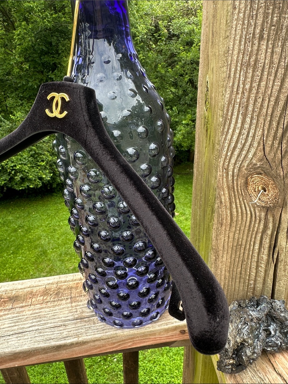 CHANEL Black Velvet Hanger with Gold CC Vintage - Picture 4 of 8